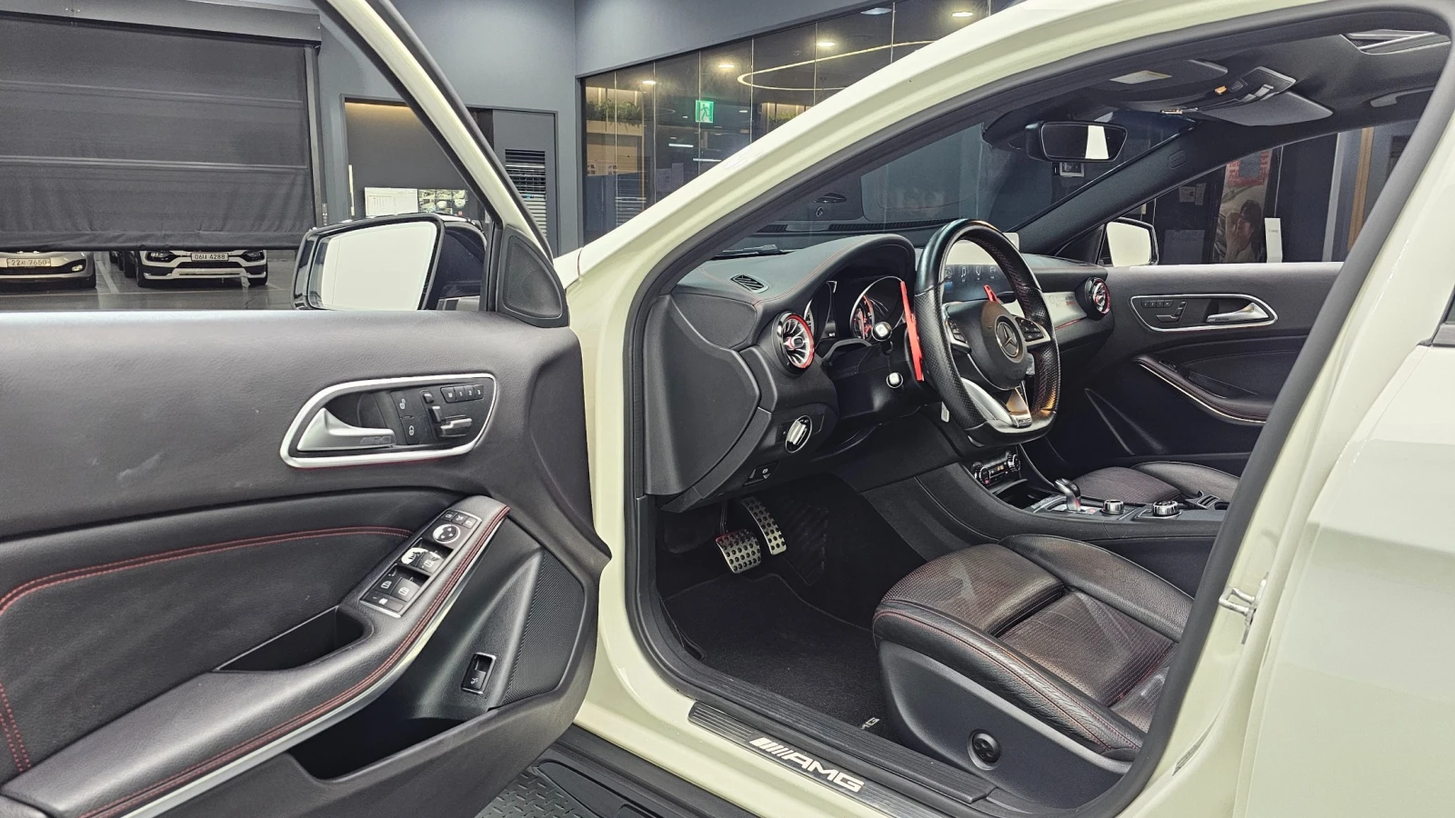 Mercedes-Benz GLA 45 AMG 4Matic, снимка 9 - Автомобили и джипове - 56211519