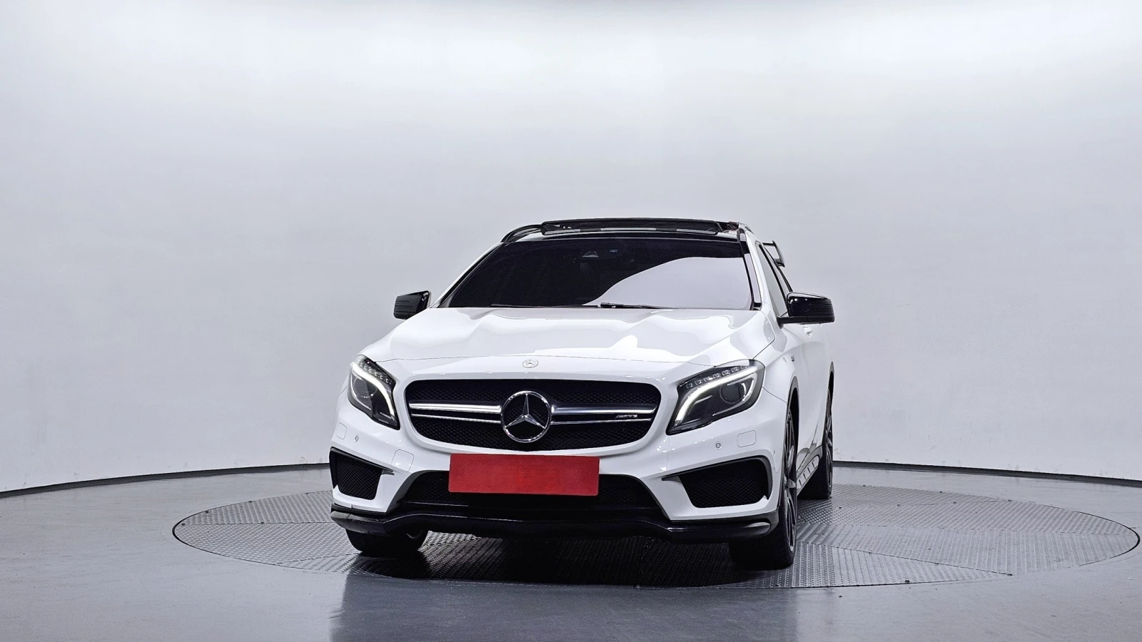 Mercedes-Benz GLA 45 AMG 4Matic, снимка 3 - Автомобили и джипове - 56211519