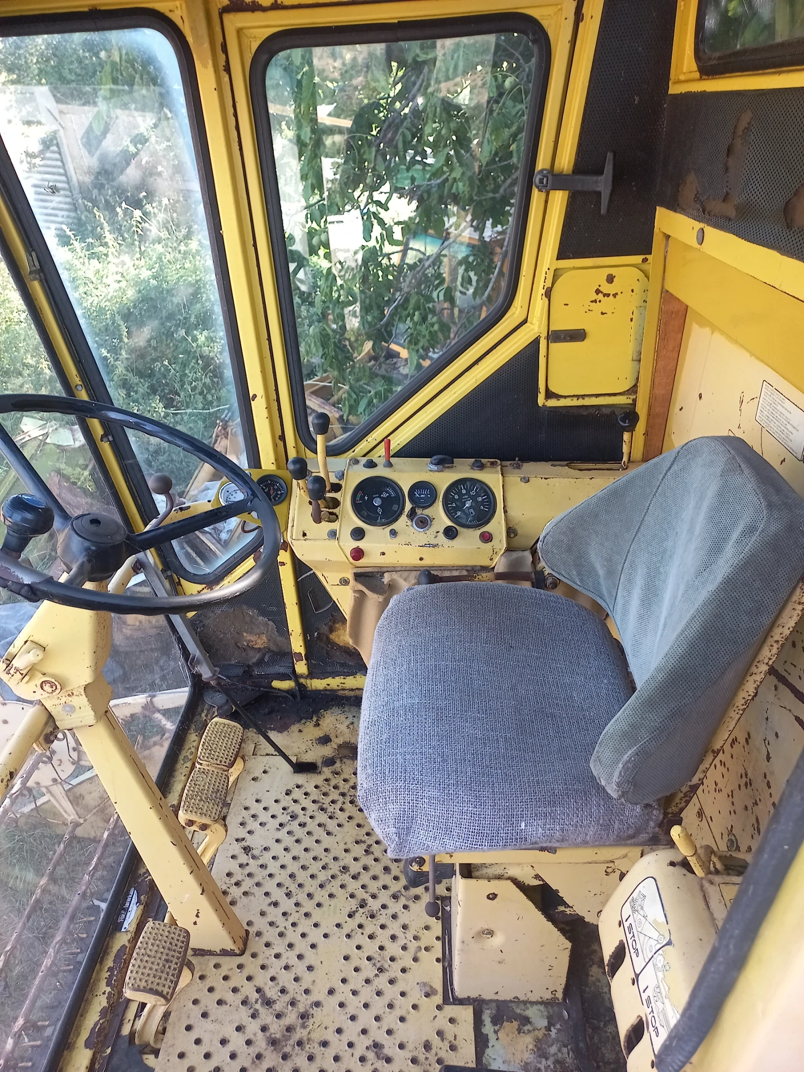 Комбайн New Holland 1550, снимка 2 - Селскостопанска техника - 54876955