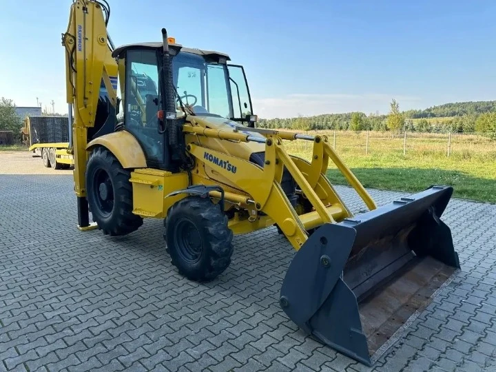 Багер Komatsu WB93R-5E0 , снимка 3 - Индустриална техника - 49461772