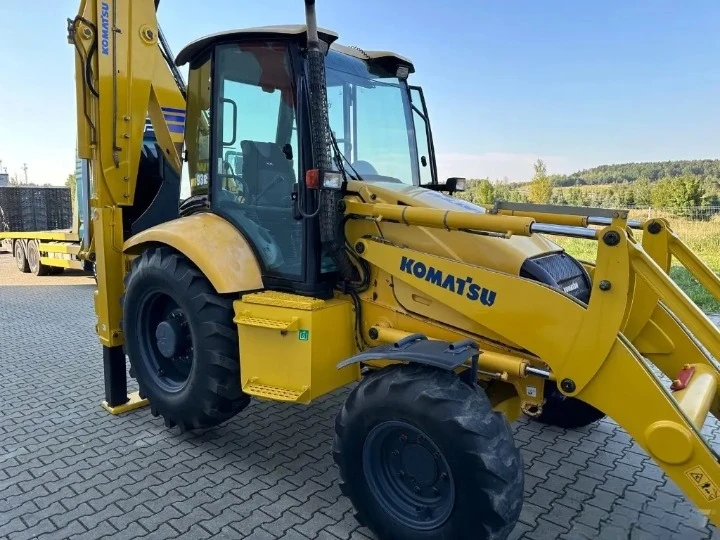 Багер Komatsu WB93R-5E0 , снимка 5 - Индустриална техника - 49461772