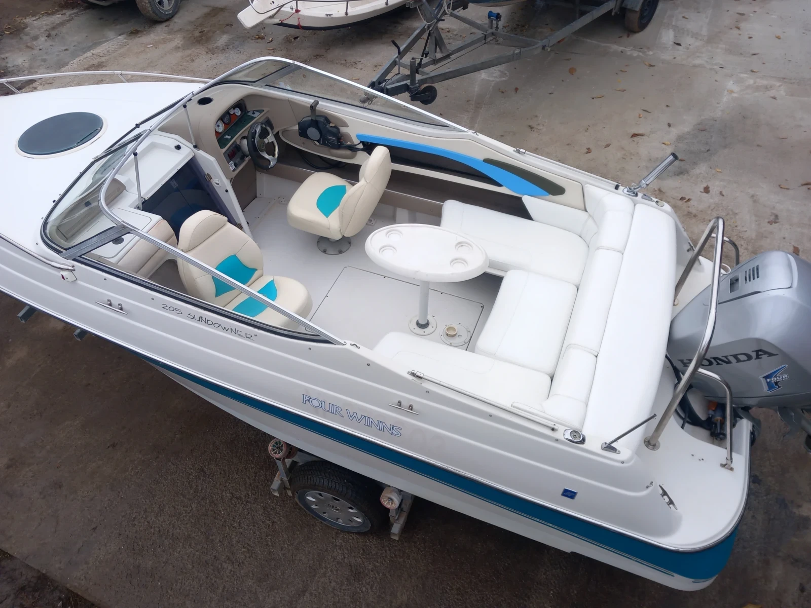 Моторна яхта Four Winns 205 Sundowner - изображение 7