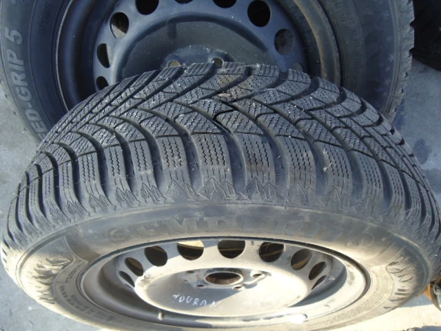 Гуми с джанти Semperit 195/65R15, снимка 1 - Гуми и джанти - 43366181