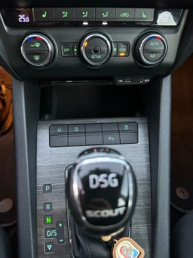 Skoda Octavia Scout 4x4, 6 ст DSG, перфектно състояние, снимка 10