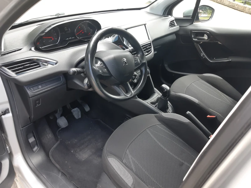 Peugeot 208, снимка 8 - Автомобили и джипове - 47696524