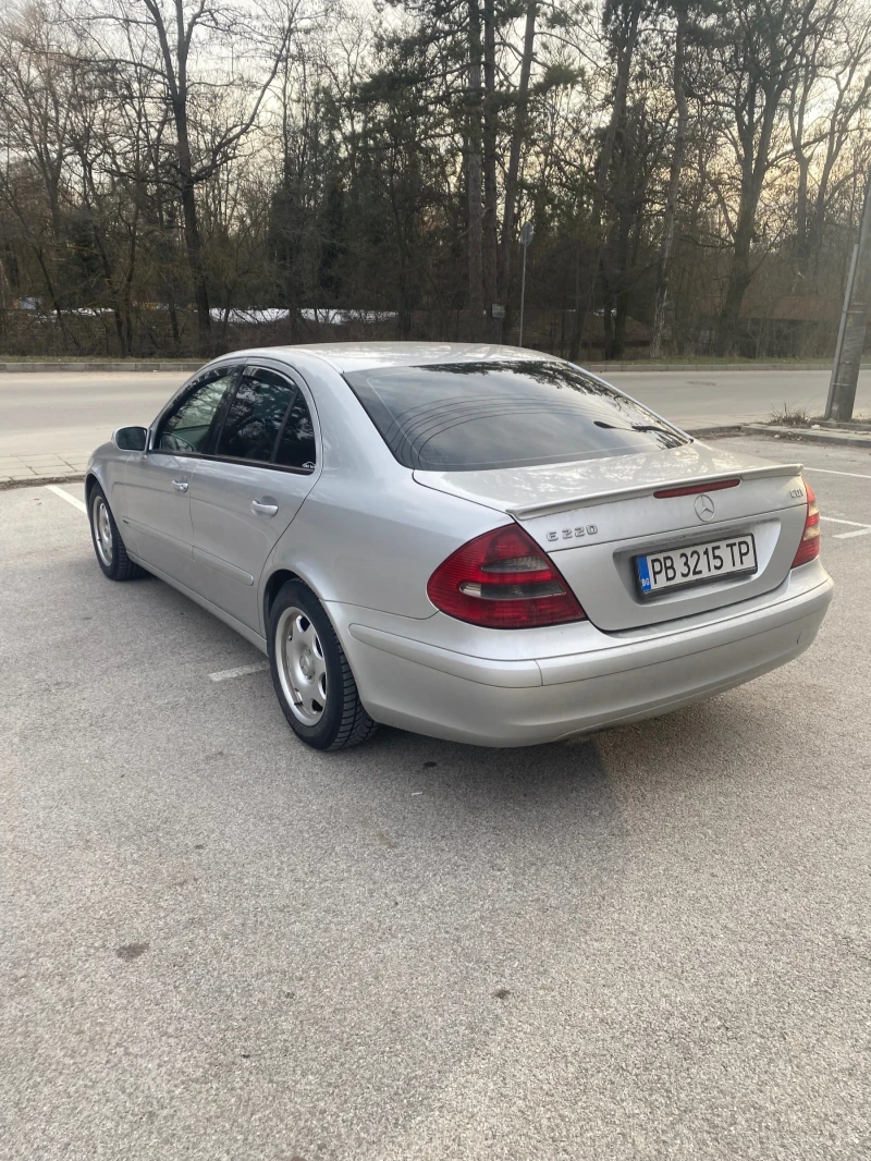 Mercedes-Benz E 220 2.2cdi , снимка 4 - Автомобили и джипове - 49235602