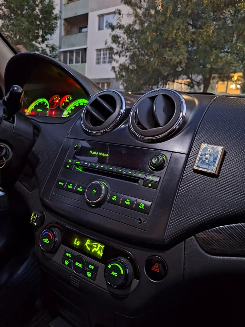 Chevrolet Aveo 1.4 климатроник 101к.с.LPG, снимка 9 - Автомобили и джипове - 52119999