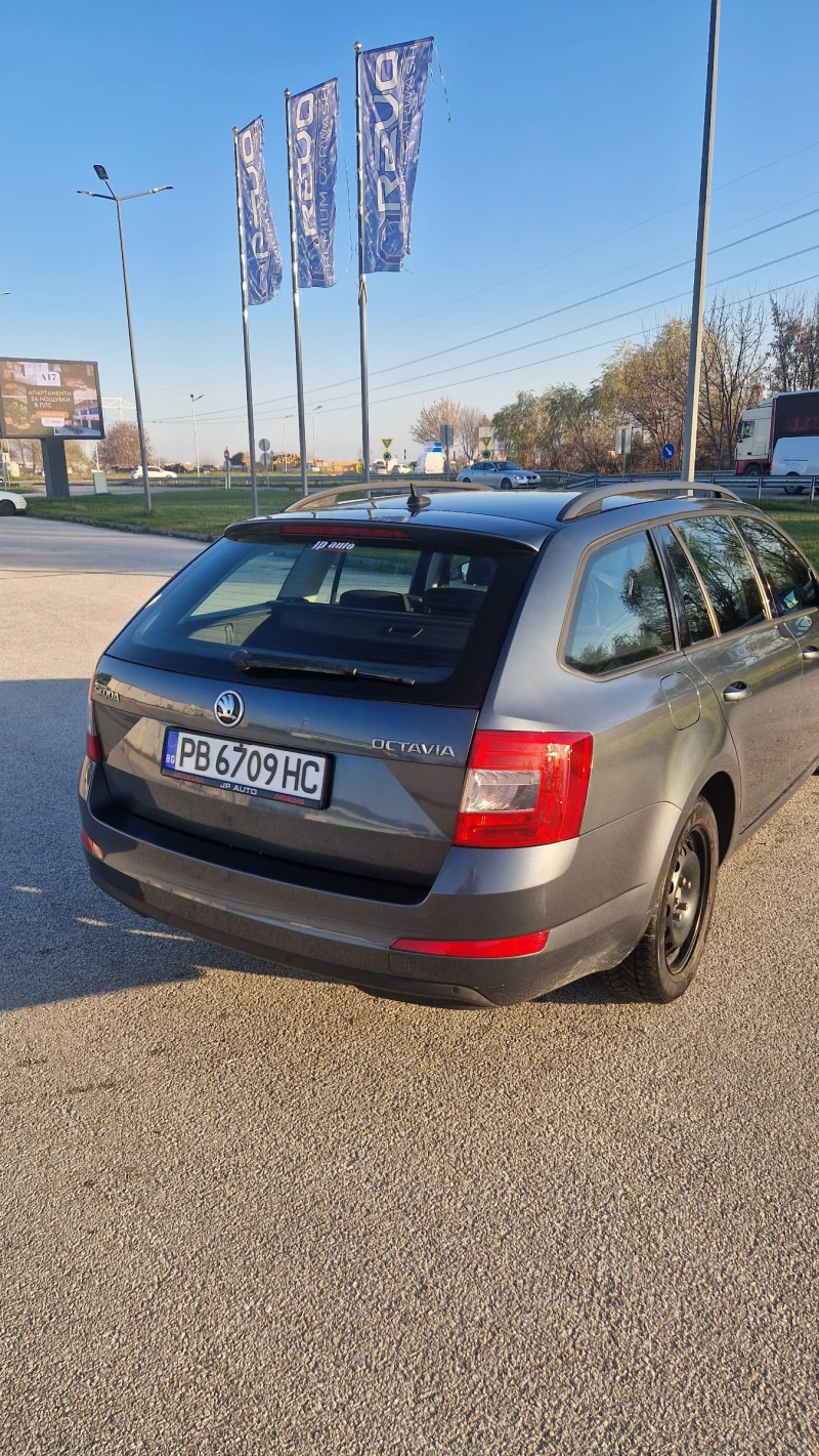 Skoda Octavia 1.6 TDI, снимка 8 - Автомобили и джипове - 52816127