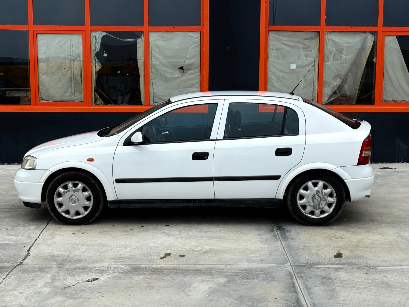 Opel Astra 1.4 ГАЗ / КЛИМАТИК / всичко платено - изображение 2