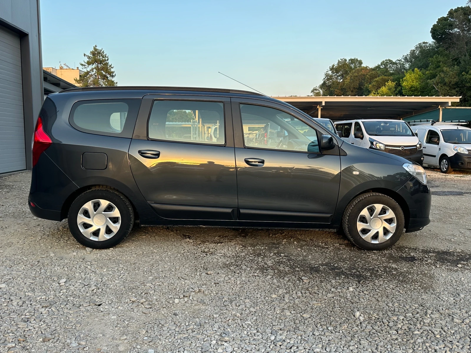 Dacia Lodgy 1.5DCI* NAVI* TOP* EVRO5 - изображение 8
