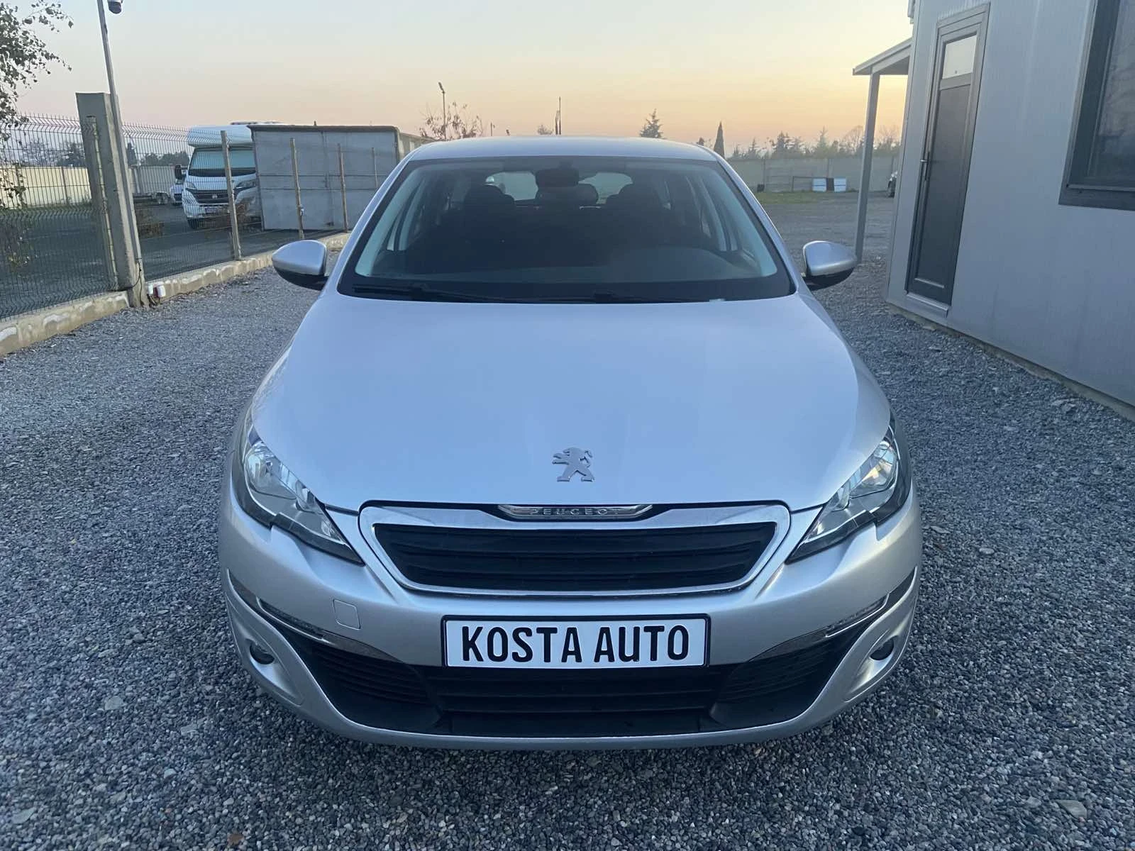 Peugeot 308 КАТО НОВ - изображение 10