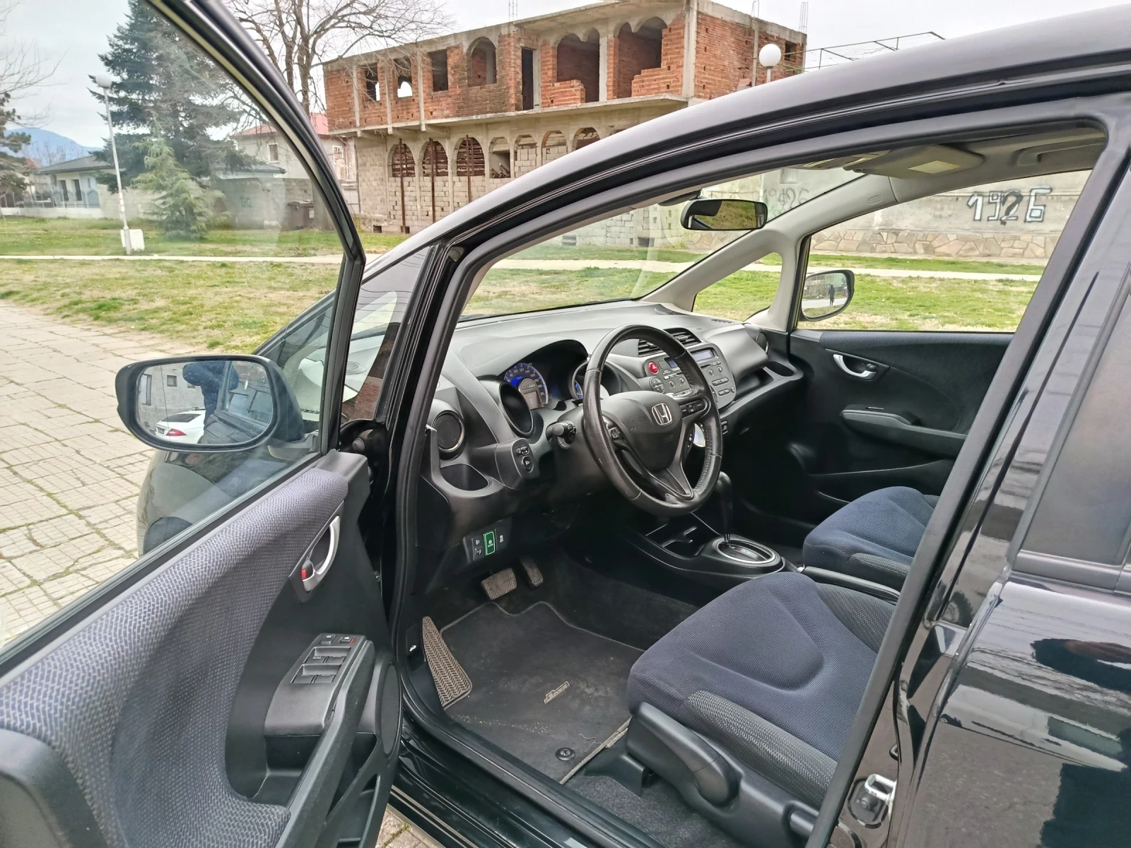 Honda Jazz Хибриден , снимка 8 - Автомобили и джипове - 53953529