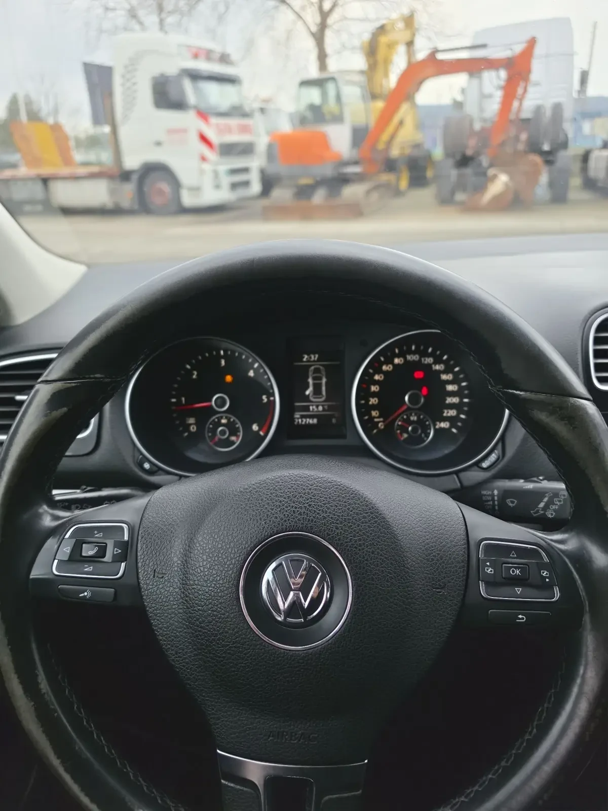 VW Golf 2.0 TDI 140к.с., снимка 13 - Автомобили и джипове - 54078902