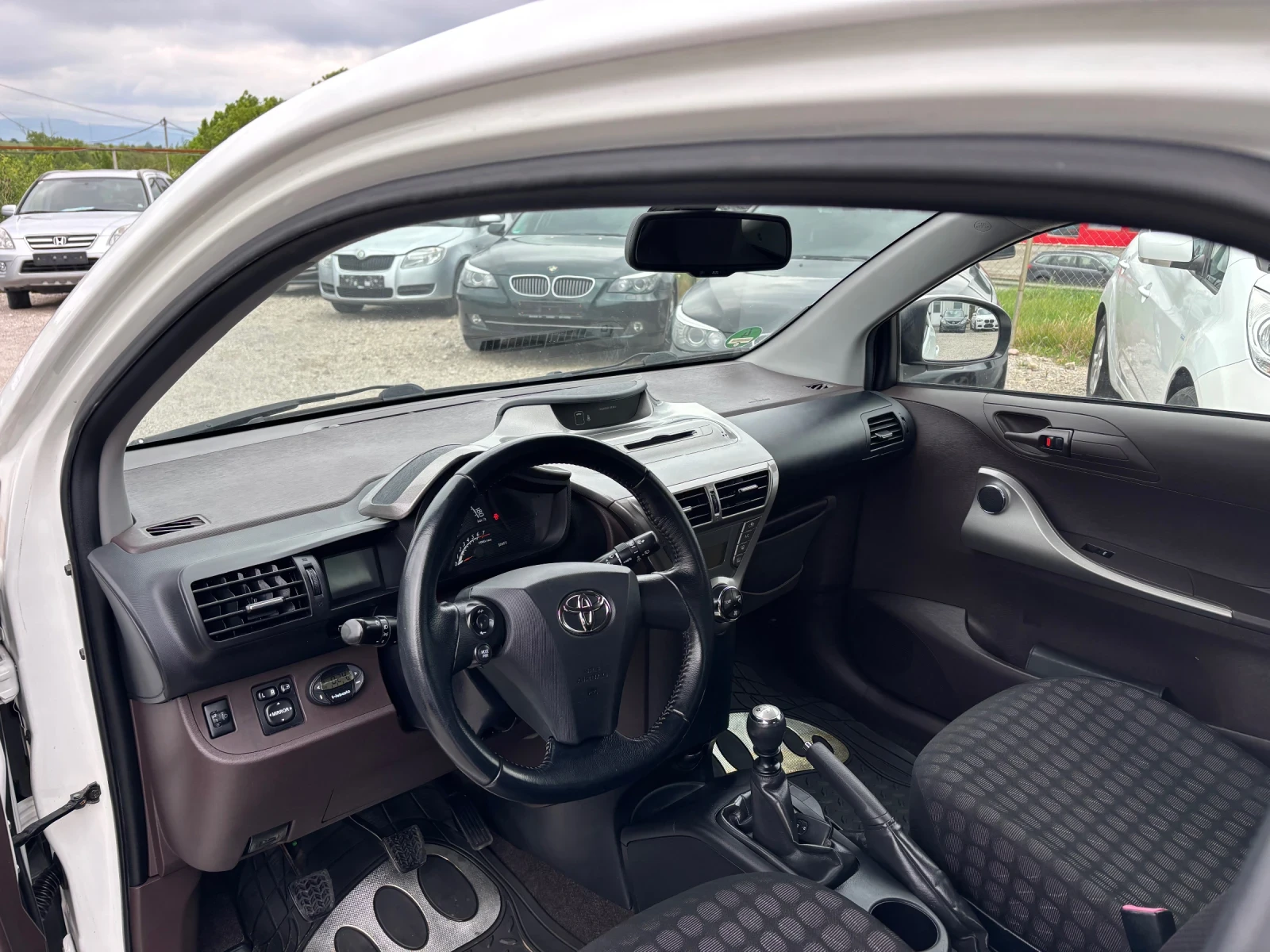 Toyota IQ 1.0-68кс, AC, снимка 12 - Автомобили и джипове - 54570626
