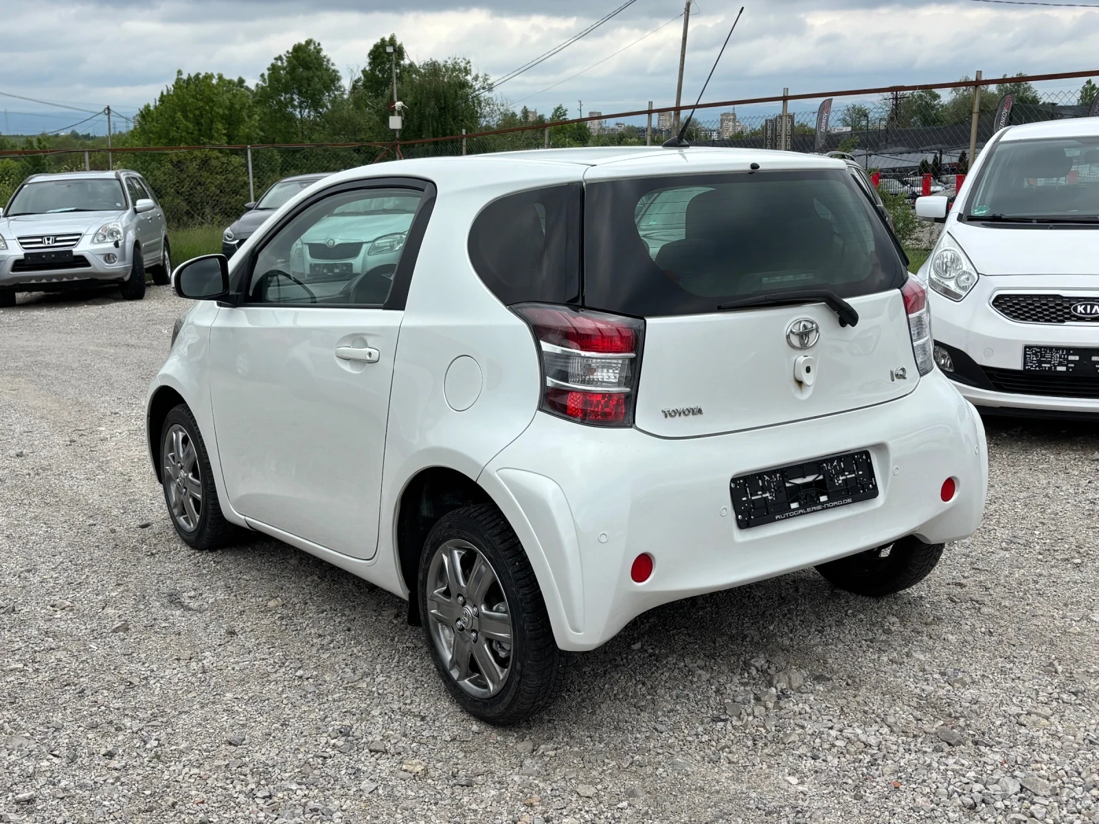 Toyota IQ 1.0-68кс, AC, снимка 2 - Автомобили и джипове - 54570626