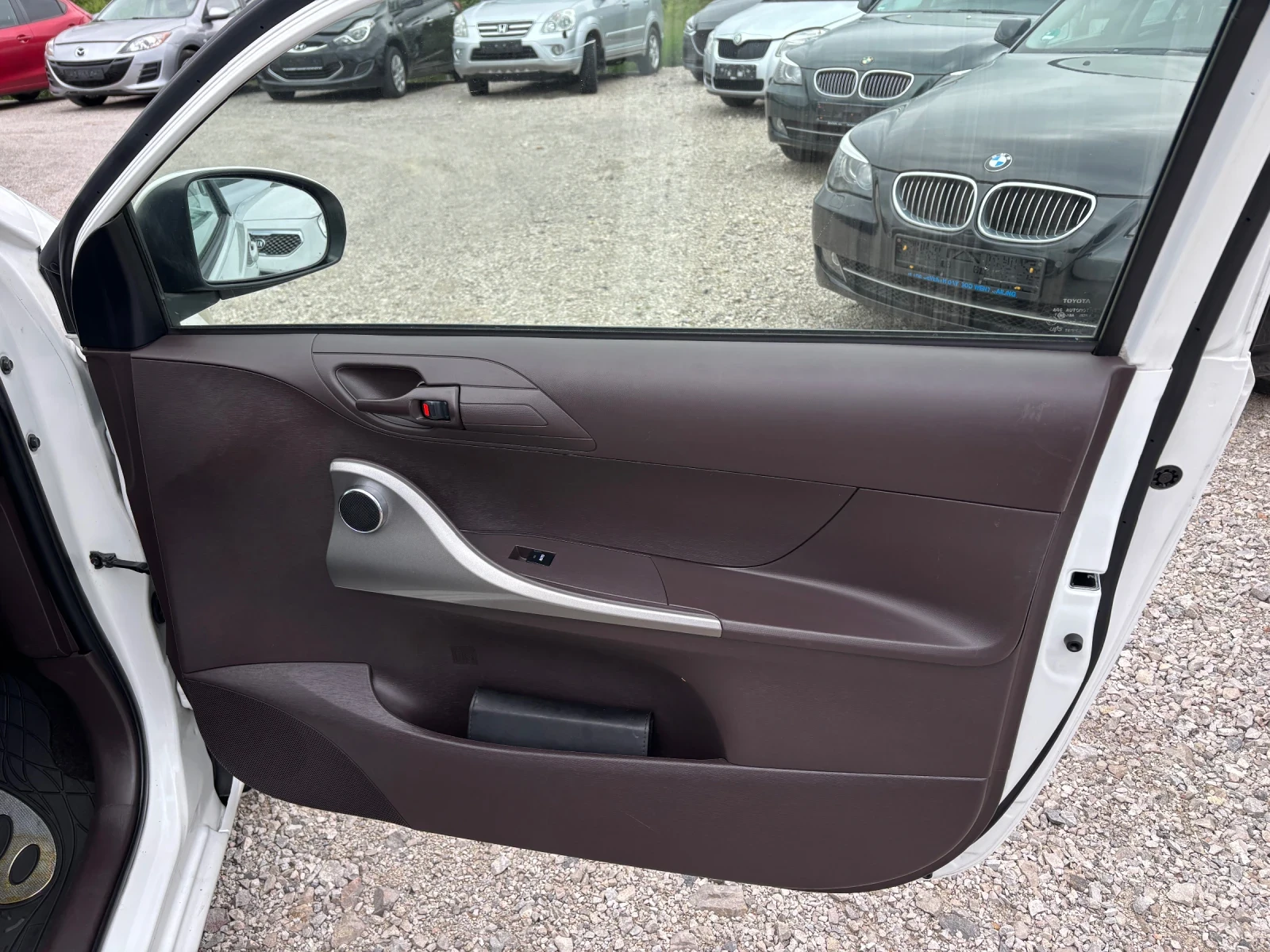 Toyota IQ 1.0-68кс, AC, снимка 14 - Автомобили и джипове - 54570626