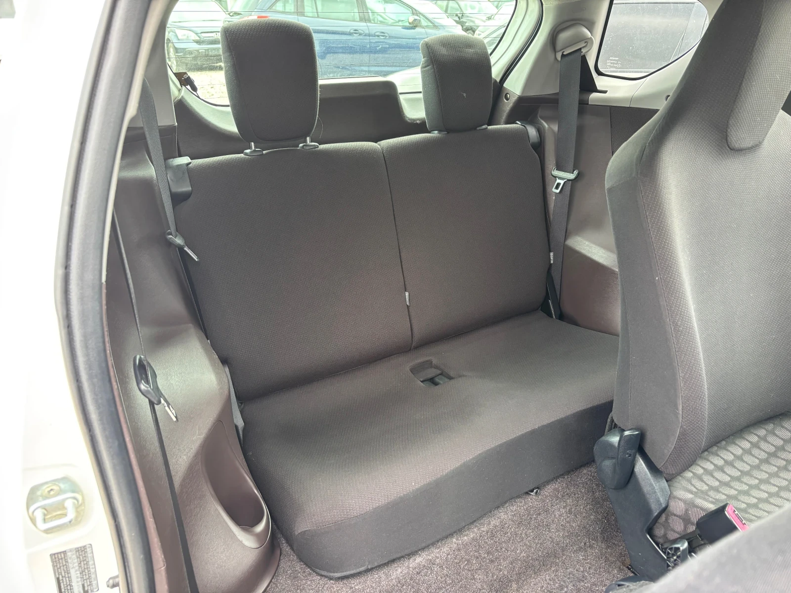 Toyota IQ 1.0-68кс, AC, снимка 9 - Автомобили и джипове - 54570626