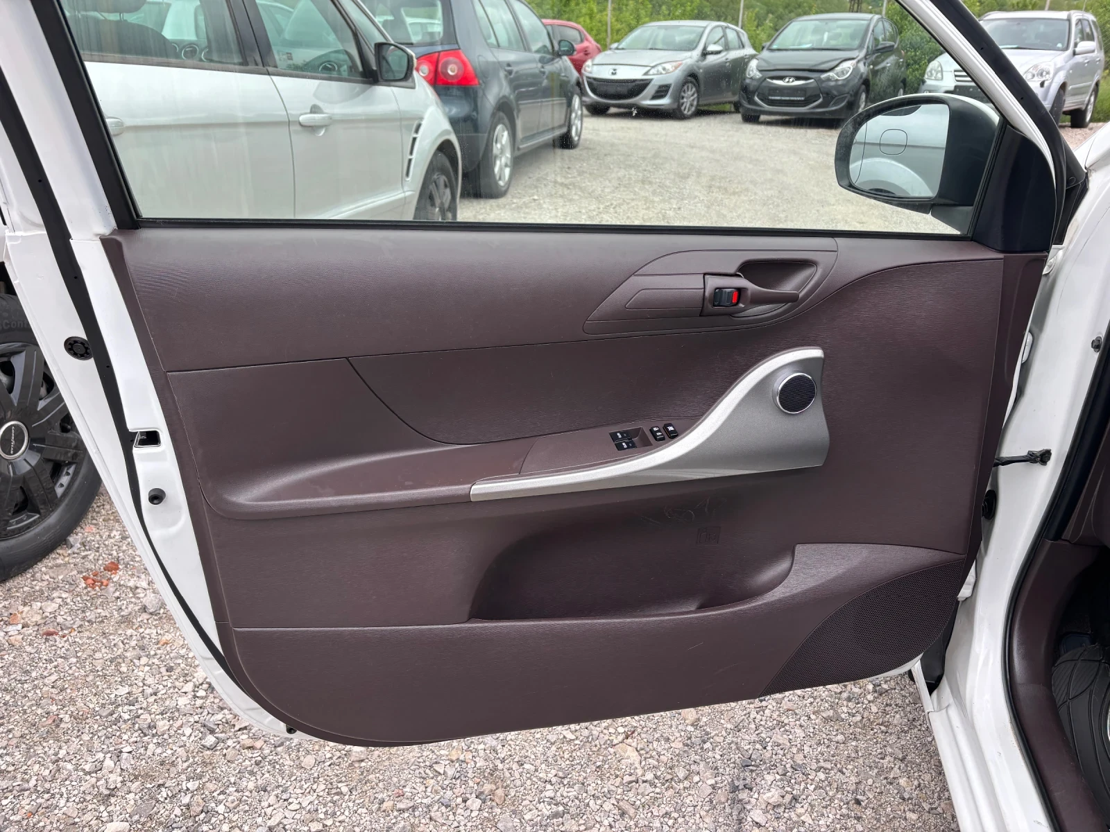 Toyota IQ 1.0-68кс, AC, снимка 15 - Автомобили и джипове - 54570626