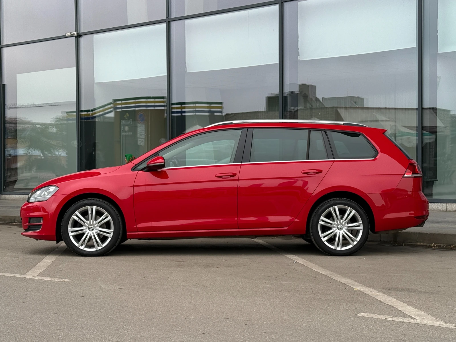 VW Golf 6 МЕСЕЦА ГАРАНЦИЯ/2.0TDI 150к.с. Панорама/Подгрев, снимка 2 - Автомобили и джипове - 55047215