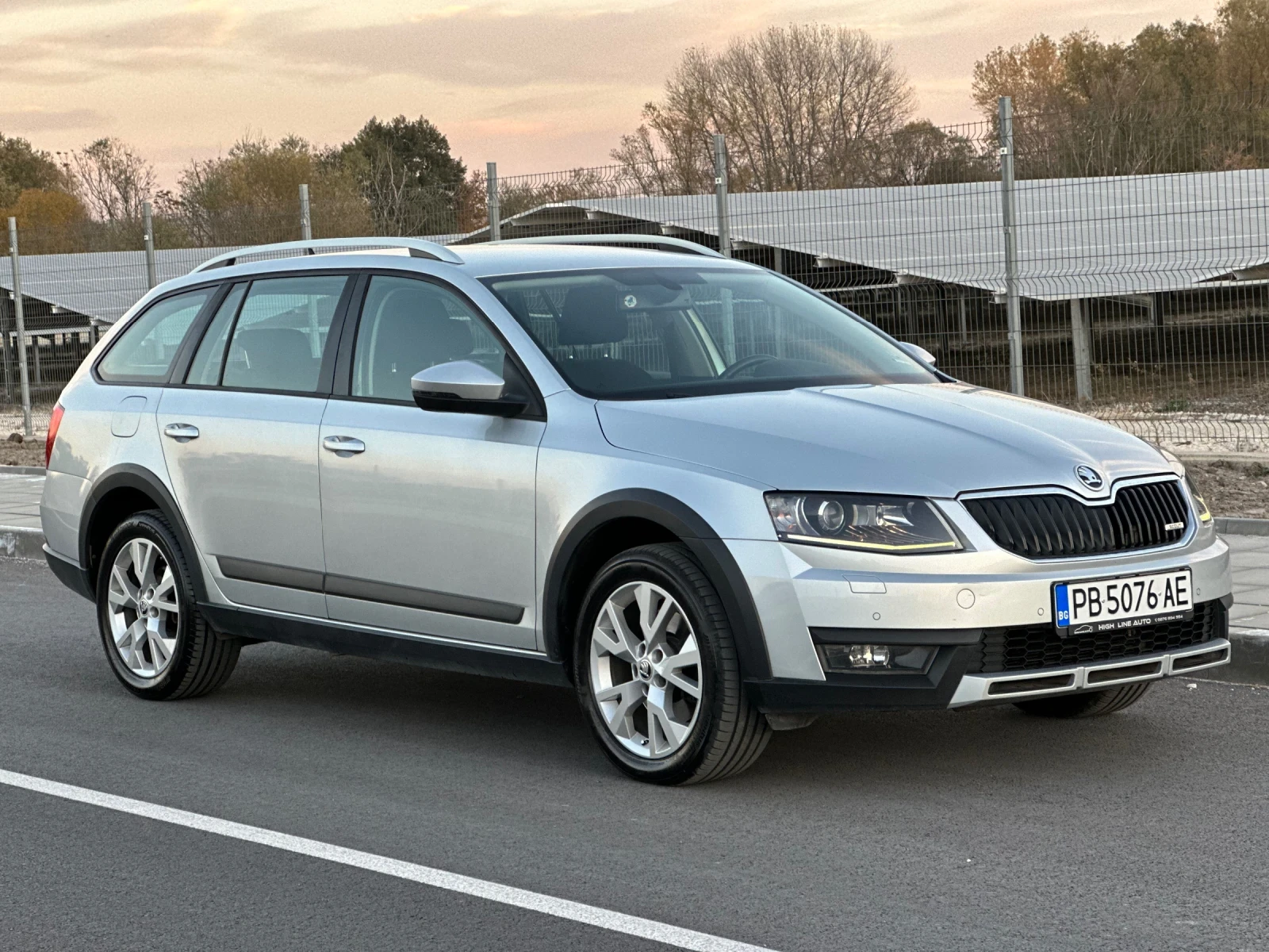 Skoda Octavia Scout 4x4, 6 ст DSG, перфектно състояние, снимка 3 - Автомобили и джипове - 55328922