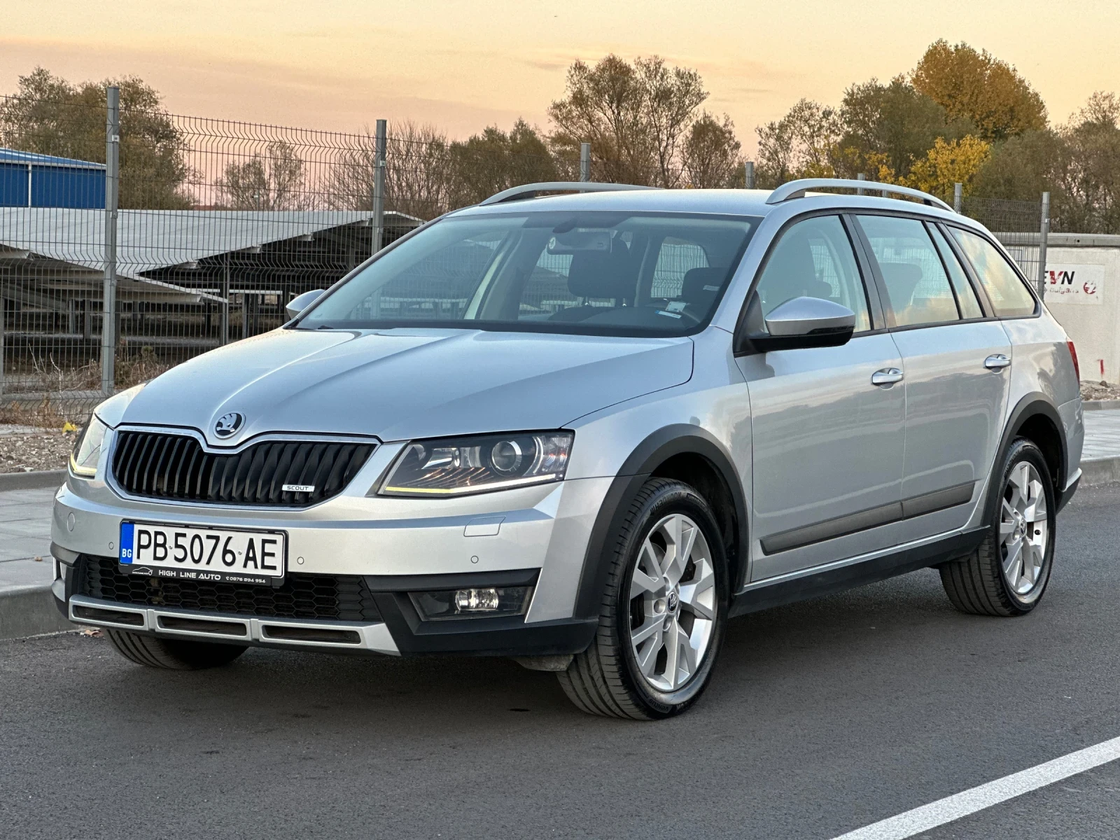 Skoda Octavia Scout 4x4, 6 ст DSG, перфектно състояние, снимка 2 - Автомобили и джипове - 55328922