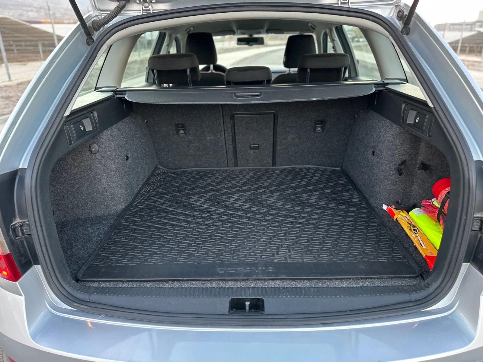 Skoda Octavia Scout 4x4, 6 ст DSG, перфектно състояние, снимка 7 - Автомобили и джипове - 55328922