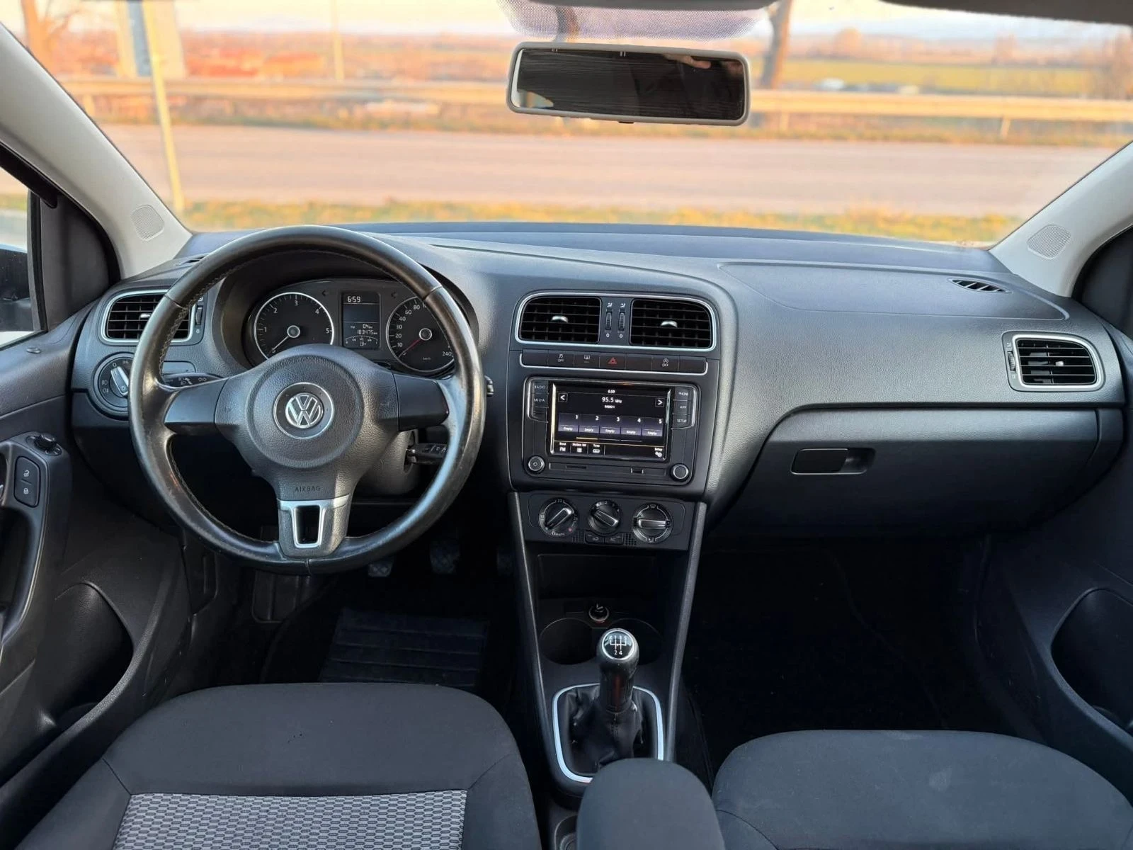 VW Polo, снимка 9 - Автомобили и джипове - 55748954