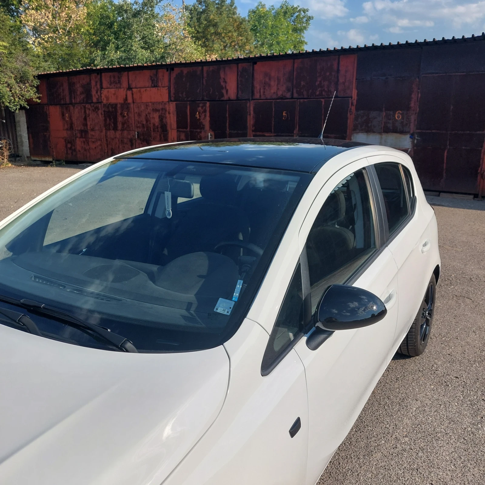Opel Corsa Black White , снимка 4 - Автомобили и джипове - 55785328