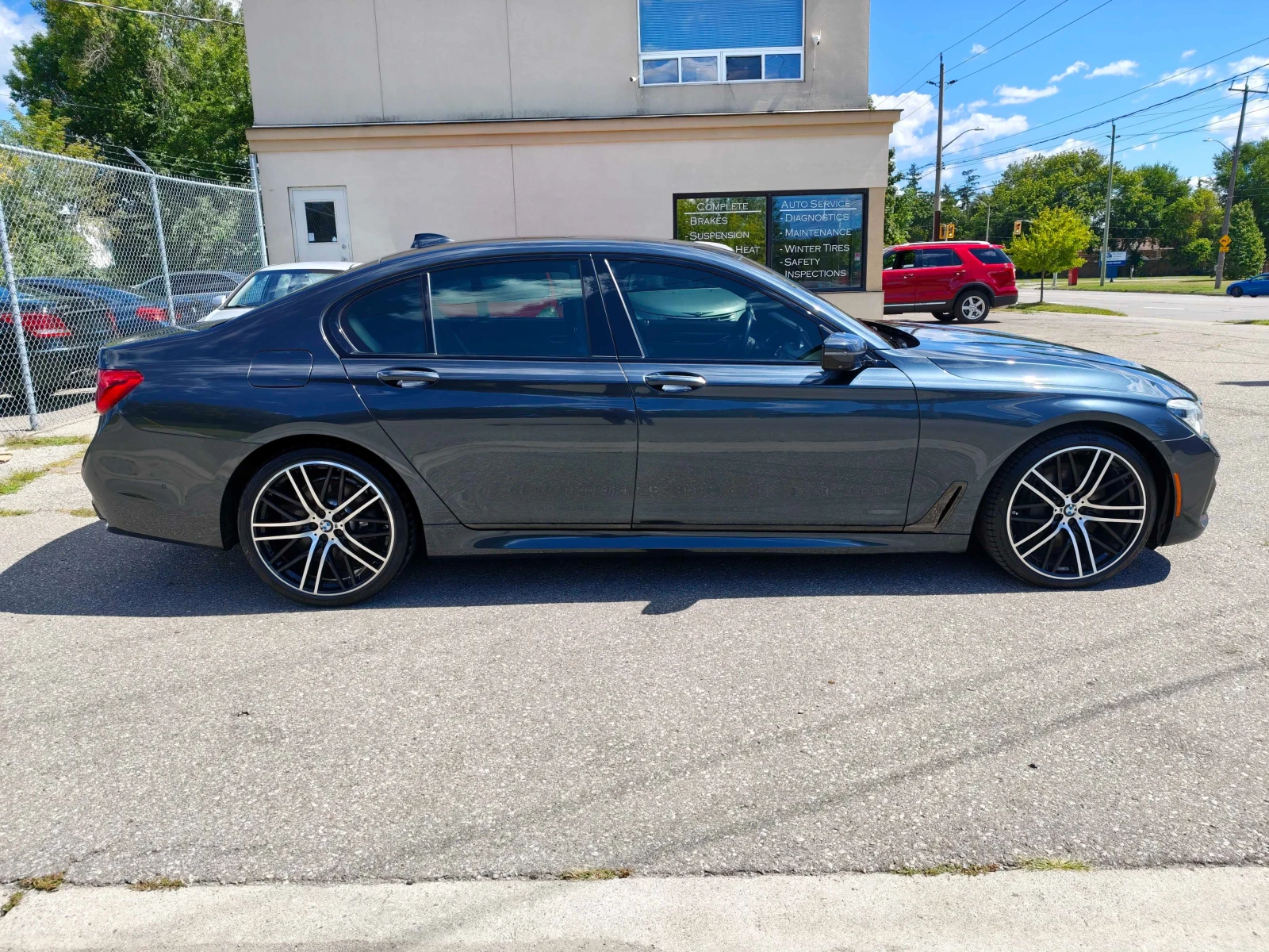 BMW 750 * 750i xDrive * CARFAX * ОПЦИЯ ЗА ФИНАНСИРАНЕ , снимка 3 - Автомобили и джипове - 55850052