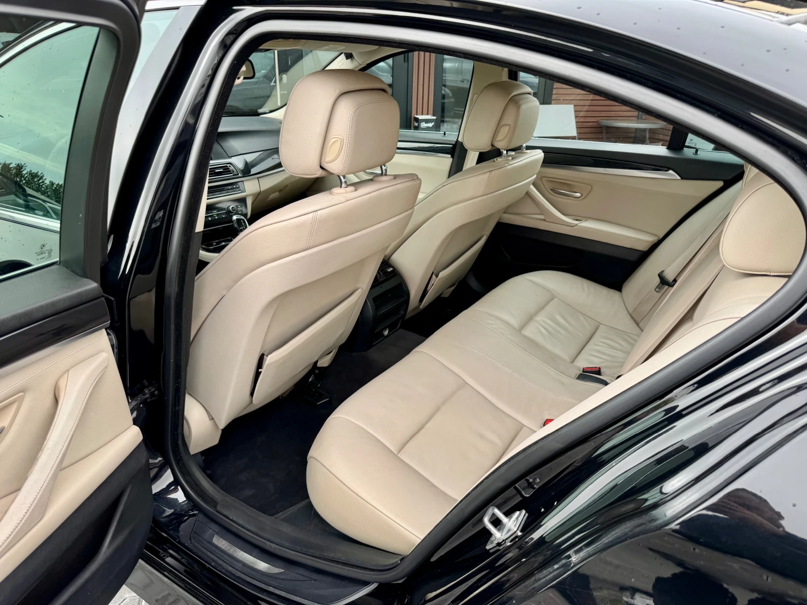 BMW 530 M-Pack* Кожа* Подгрев* Лизинг 0%, снимка 9 - Автомобили и джипове - 56232365