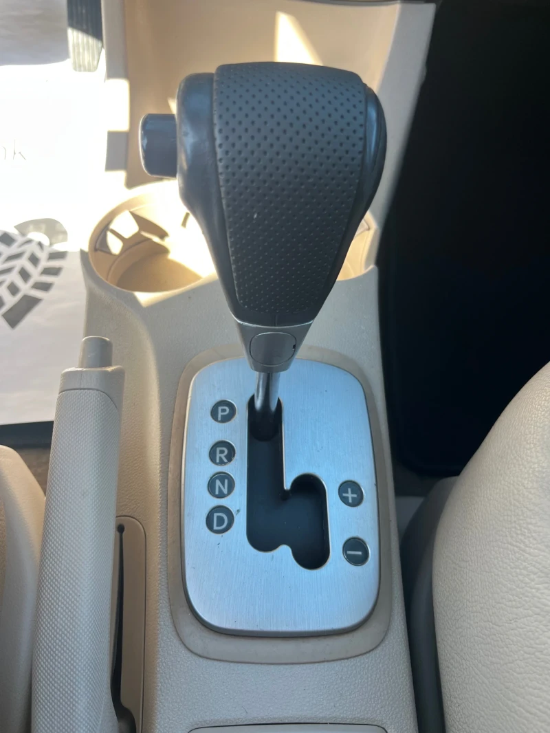 Kia Sportage 2.0 CRDi 4x4, снимка 13 - Автомобили и джипове - 49800287