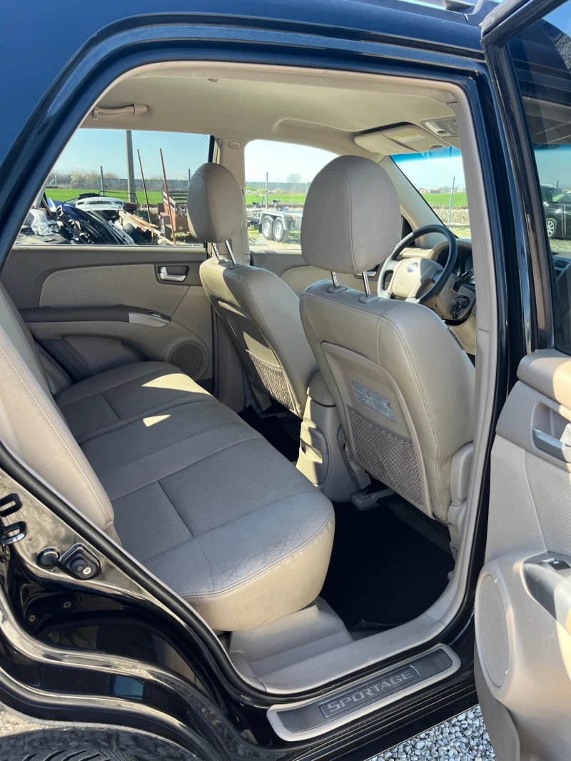 Kia Sportage 2.0 CRDi 4x4, снимка 9 - Автомобили и джипове - 49800287