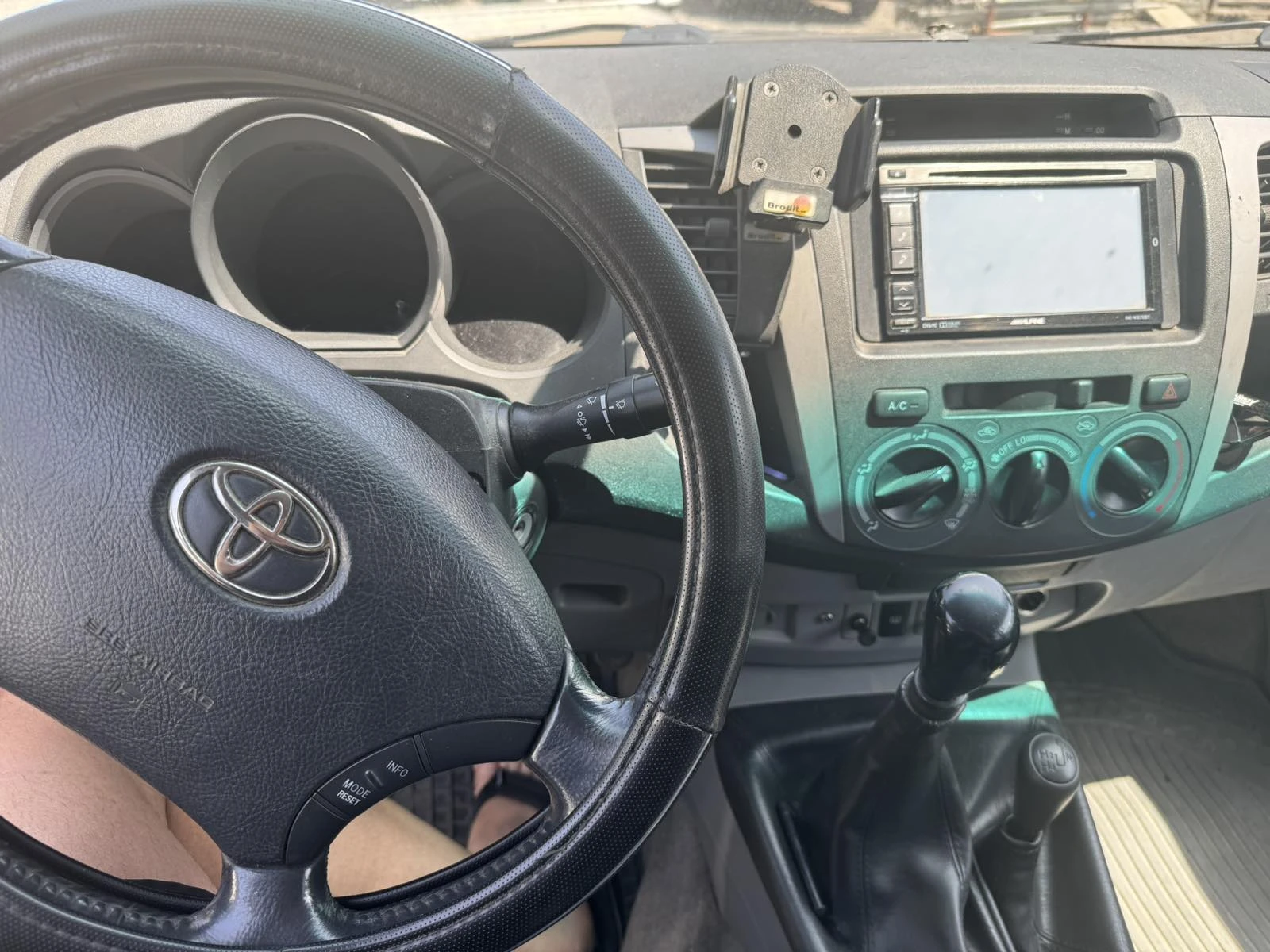 Toyota Hilux 2.4D - изображение 4