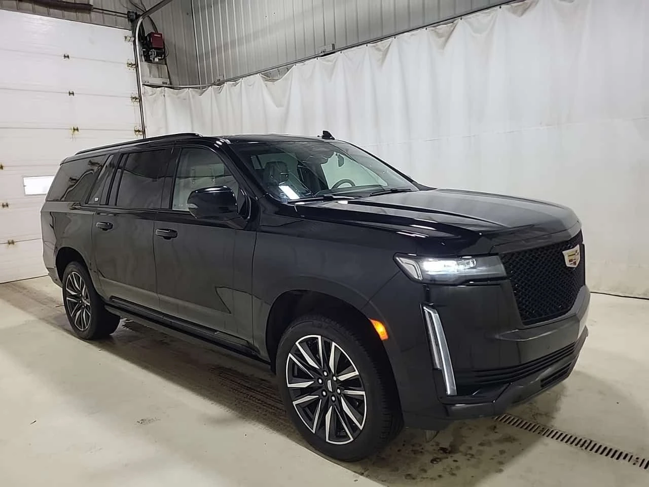 Cadillac Escalade SPORT PLATINUM * 360* PANO* ОБДУХВАНЕ* CARFAX *  - изображение 2