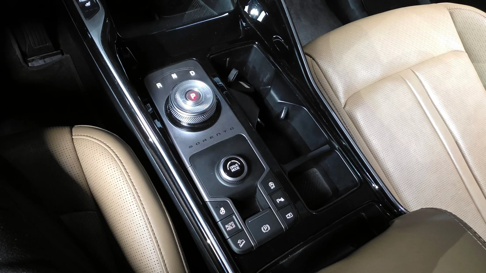 Kia Sorento PRESTIGE / DISTRONIC / ОБДУХВАНЕ / ПОДГРЕВИ , снимка 13 - Автомобили и джипове - 54060720