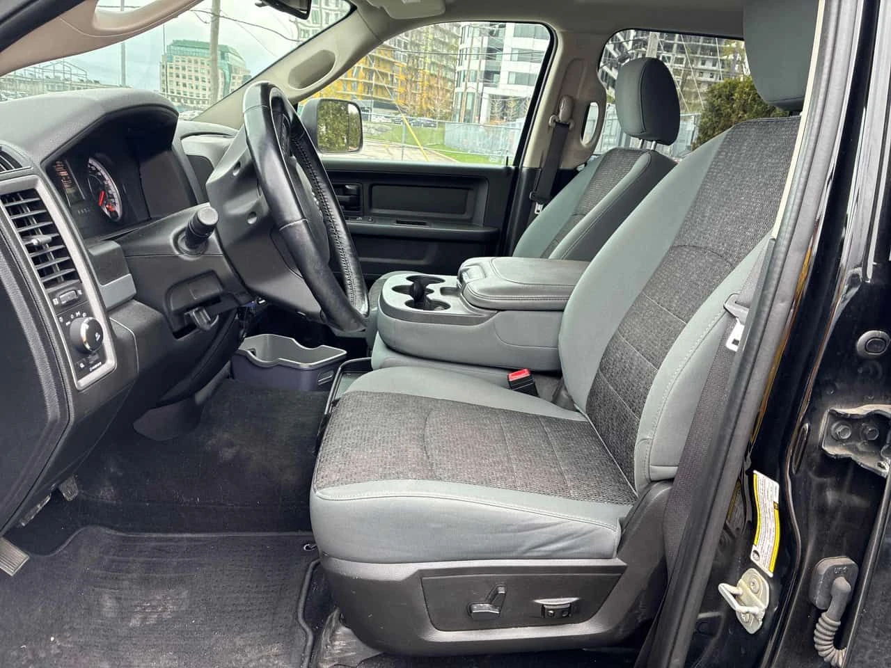 Dodge RAM 1500 * Express * ПОДГРЕВ * КАМЕРА * NAVI, снимка 14 - Автомобили и джипове - 54565763
