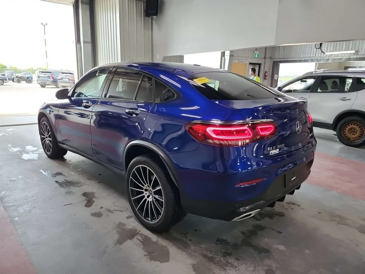 Mercedes-Benz GLC 300 4Matic COUPE / 360 / DISTRONIC / AMBIENT / MEMORY , снимка 4 - Автомобили и джипове - 55464508