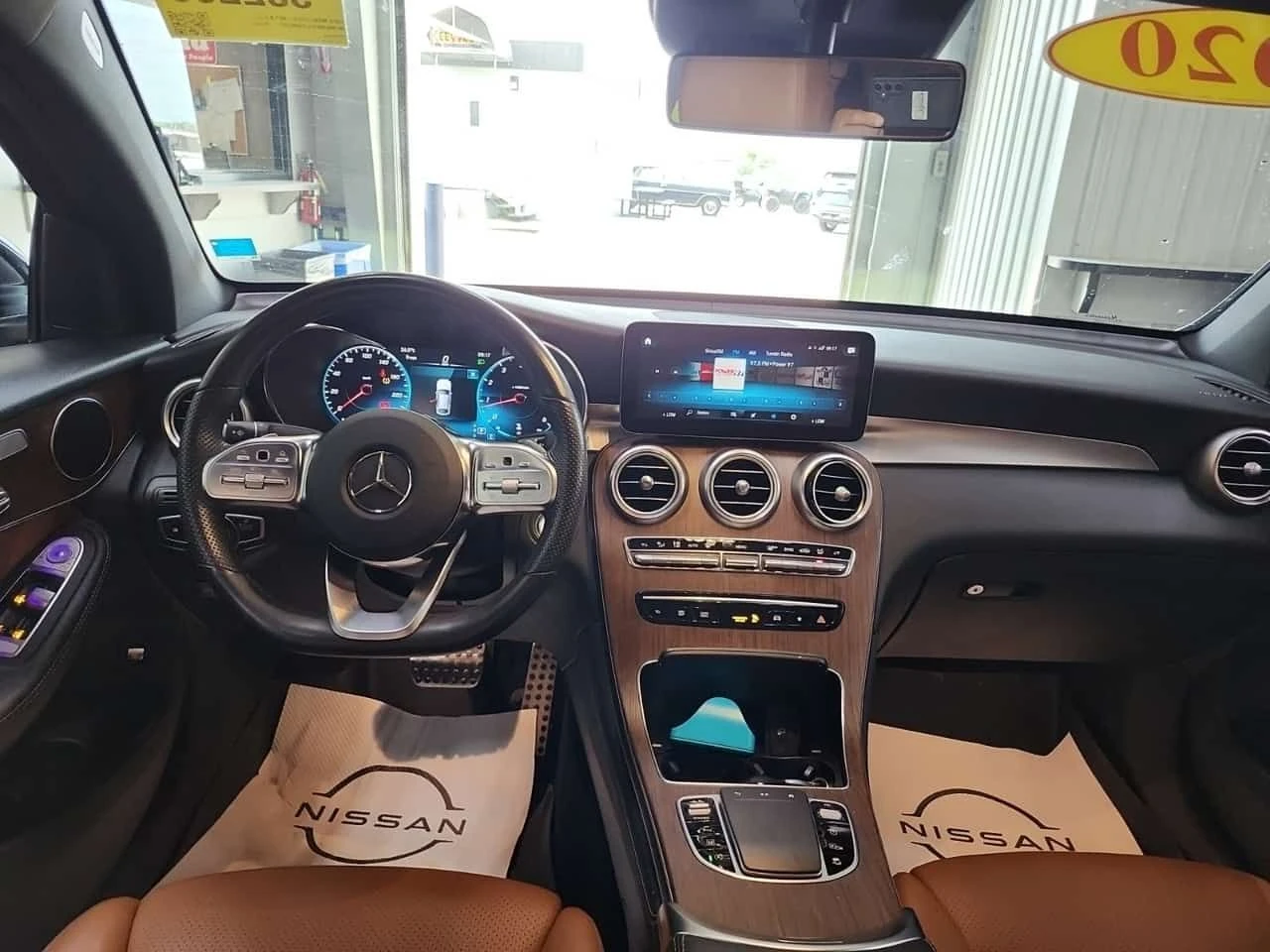 Mercedes-Benz GLC 300 4Matic COUPE / 360 / DISTRONIC / AMBIENT / MEMORY , снимка 9 - Автомобили и джипове - 55464508