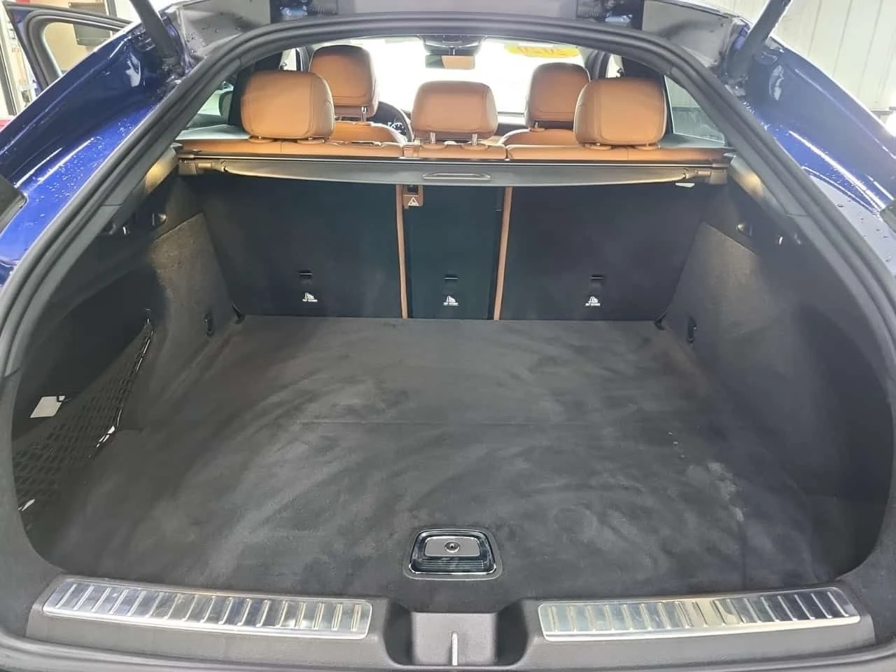 Mercedes-Benz GLC 300 4Matic COUPE / 360 / DISTRONIC / AMBIENT / MEMORY , снимка 13 - Автомобили и джипове - 55464508