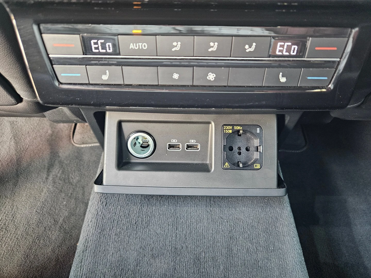 VW Touareg, снимка 6 - Автомобили и джипове - 56422000