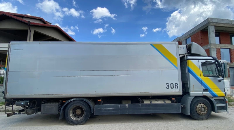 Mercedes-Benz Actros 1835 ХЛАДИЛЕН, снимка 2 - Камиони - 47593293