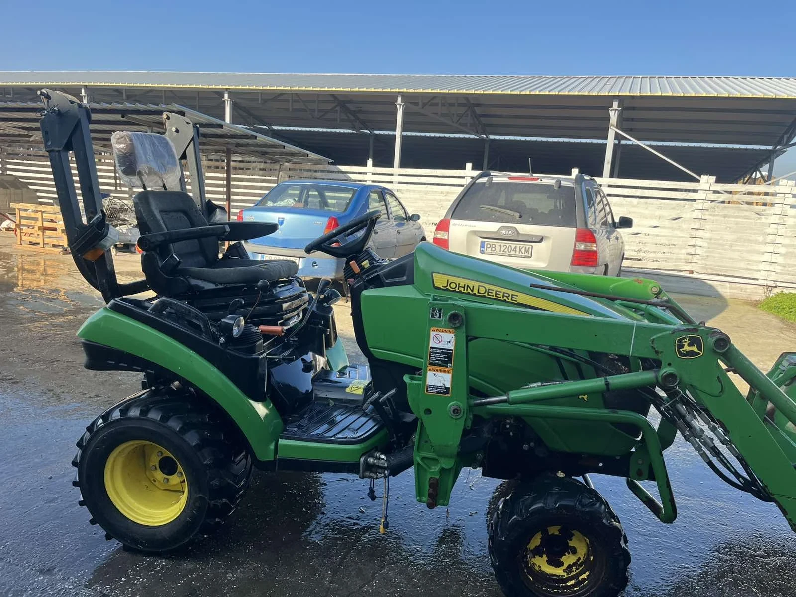 Трактор John Deere 1026R - изображение 3