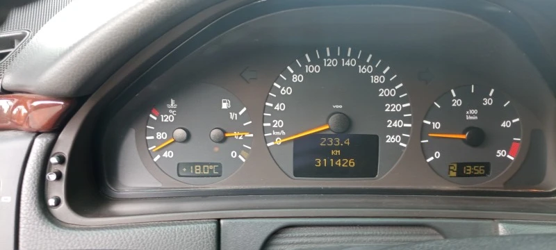 Mercedes-Benz E 320, снимка 8 - Автомобили и джипове - 47162591