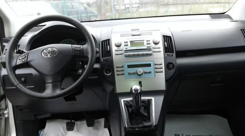 Toyota Corolla verso 2.2 D4D D Cat 177кс. За части, снимка 4 - Автомобили и джипове - 46860782