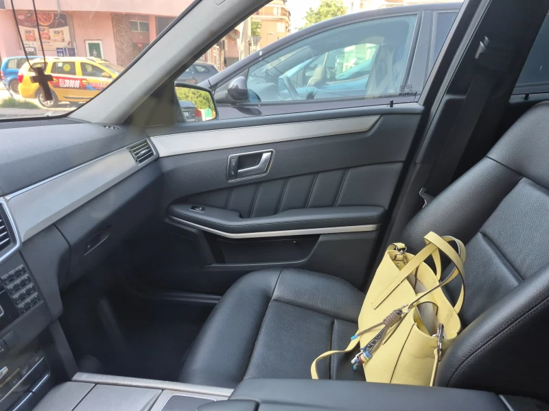 Mercedes-Benz E 300, снимка 8 - Автомобили и джипове - 52598256
