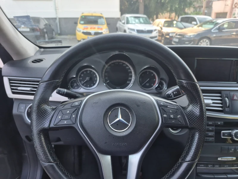 Mercedes-Benz E 300, снимка 9 - Автомобили и джипове - 52598256