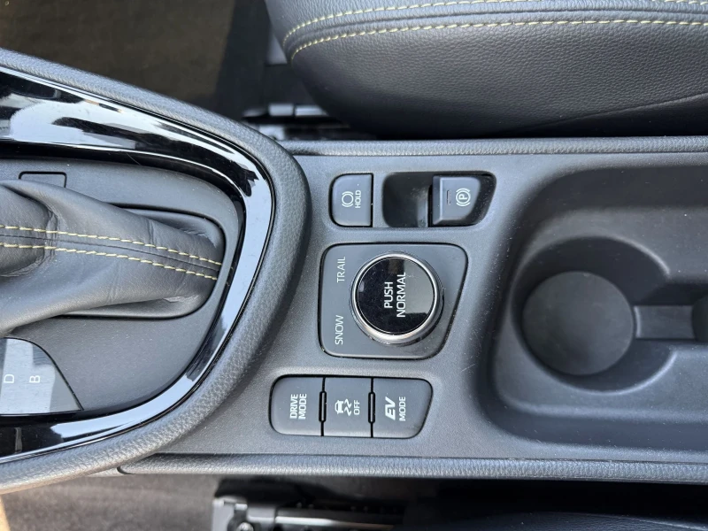 Toyota Yaris Cross 4х4 Adventure Гаранция , снимка 11 - Автомобили и джипове - 51949458