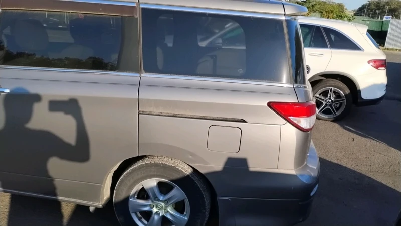 Nissan Quest 3.5 SV, снимка 5 - Автомобили и джипове - 52566072