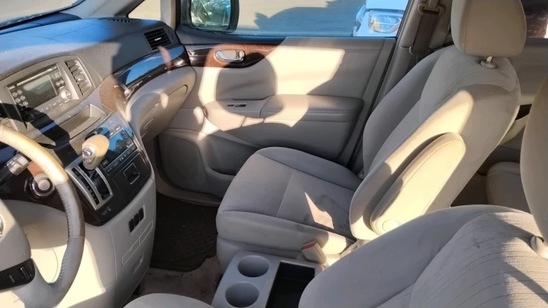 Nissan Quest 3.5 SV, снимка 11 - Автомобили и джипове - 52566072