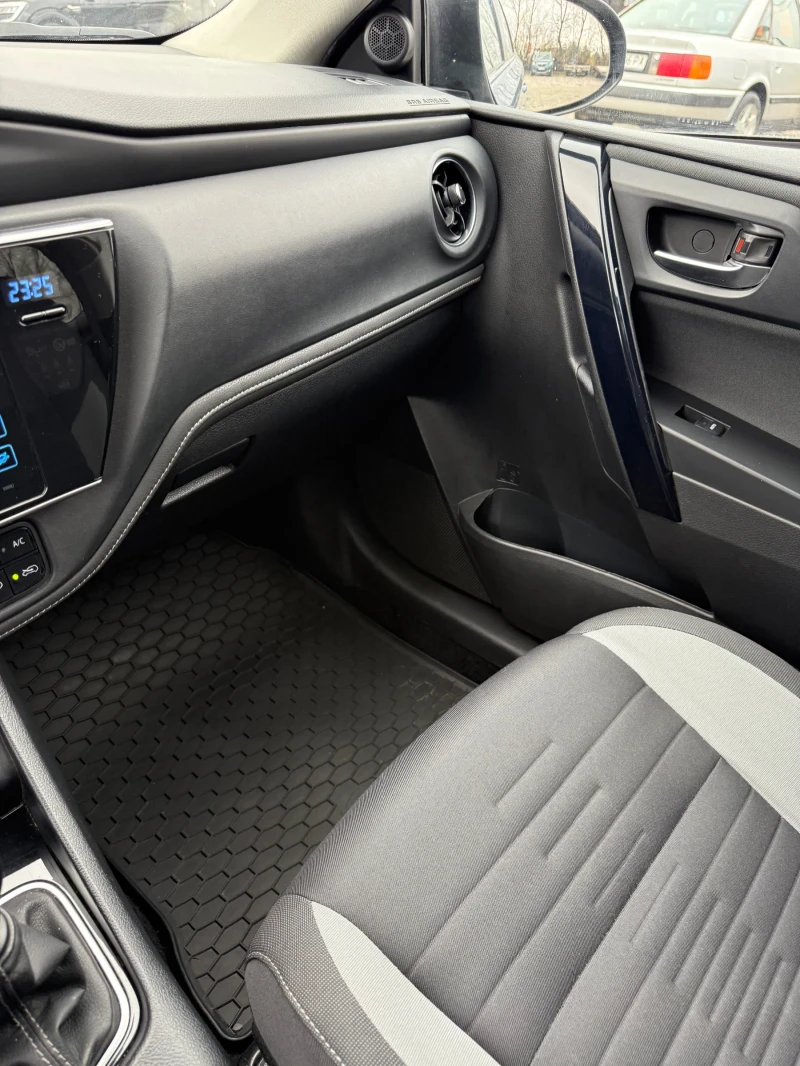 Toyota Auris Toyota auris 1.2 Benzin Facelift, снимка 10 - Автомобили и джипове - 52678388